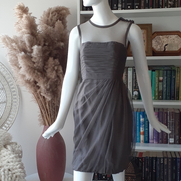White by Vera Wang Dresses & Skirts - 🔥3/30$ White Vera Wang grey cocktail dress